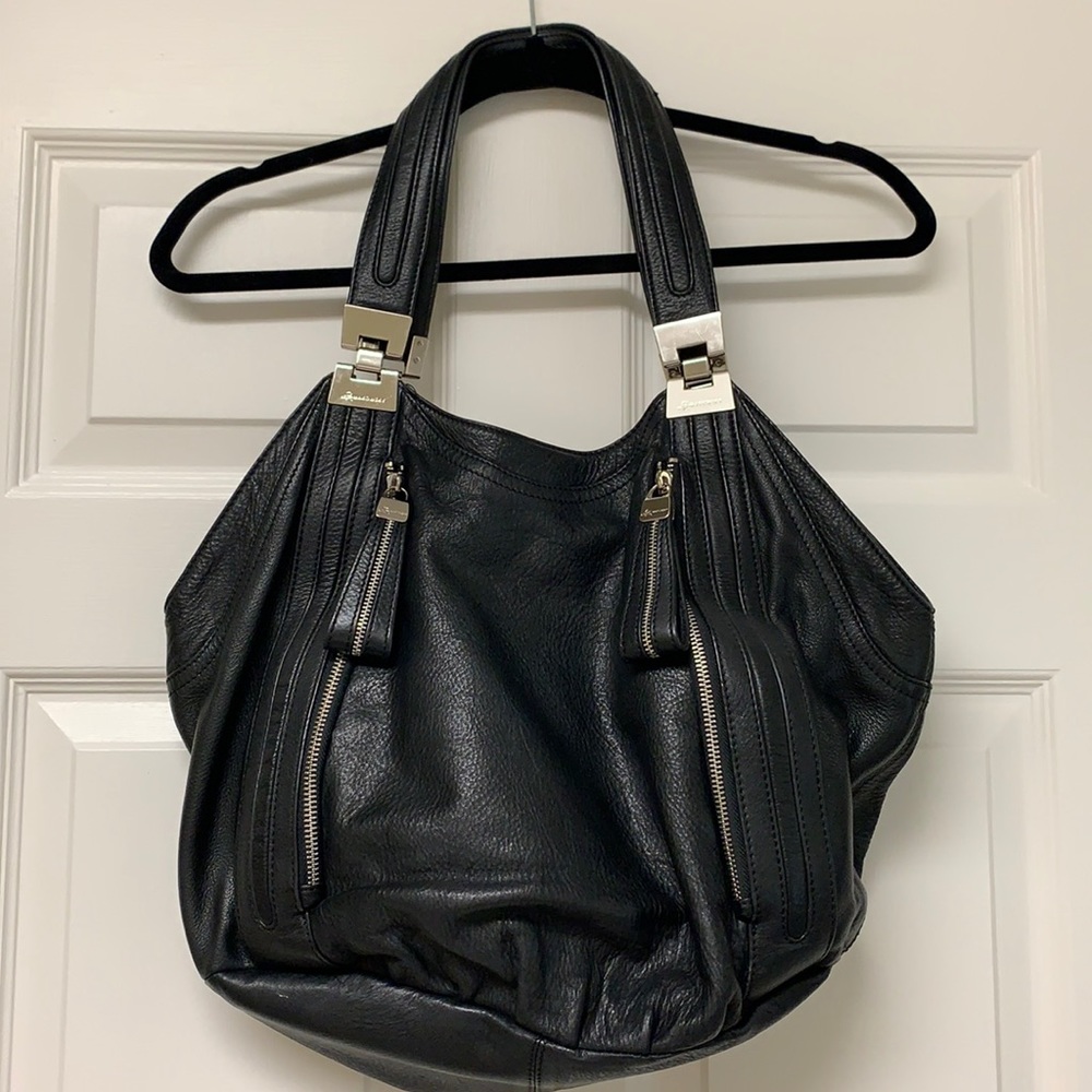 B Makowsky Black Leather Magnetic Closure Purse